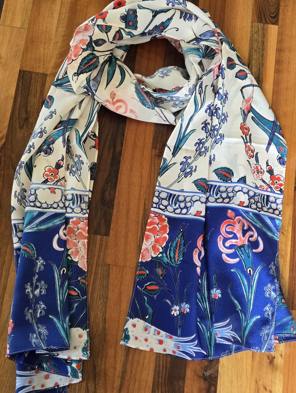 THE MET Metropolitan Museum of Art "Iznik Garden" 100% Silk Scarf